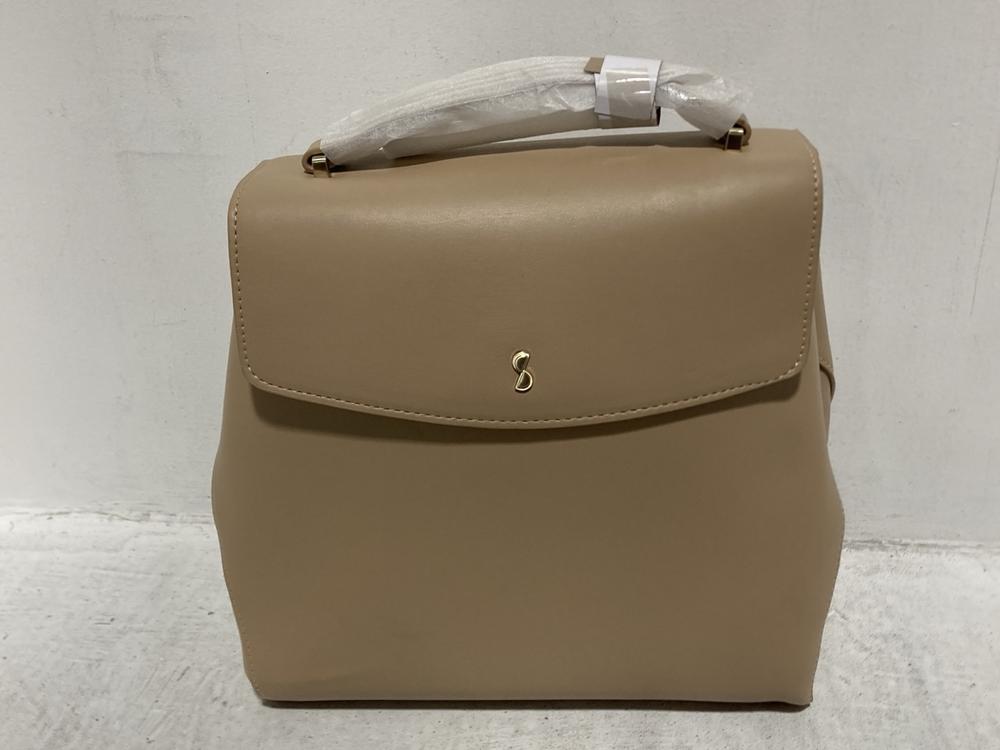 Lot 27  
            Chesterfield SR47 - Parcel Delivery Only 

                
STACKERS SMALL BACKPACK IN CAMEL. (LOCATION: D8)
