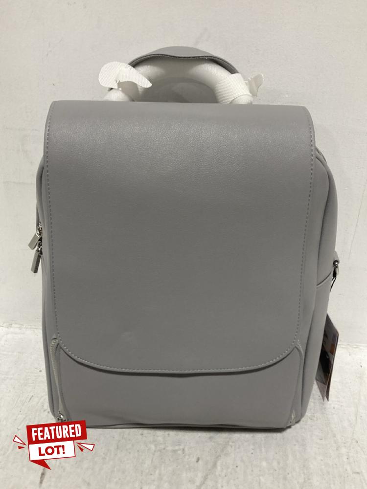 Lot 28  
            Chesterfield SR47 - Parcel Delivery Only 

                
STACKERS THE BACKPACK IN GREY (LOCATION: D8)