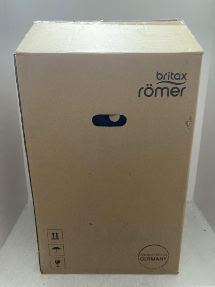 Lot 323  
            Chesterfield SR47 - Parcel Delivery Only 

                
BRITAX ROMER KIDFIX 2 Z LINE CAR SEAT ORIGINAL RRP £149 (LOCATION: A11)