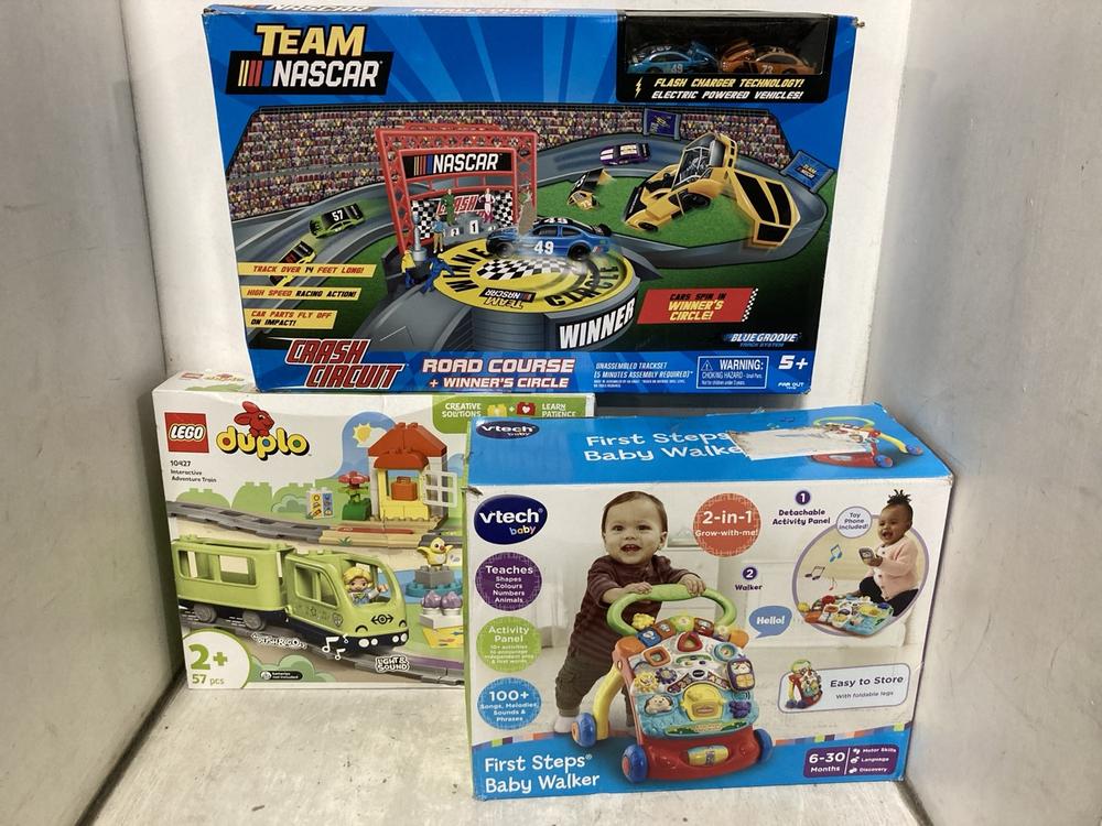 Lot 371  
            Chesterfield SR47 - Parcel Delivery Only 

                
3 X ASSORTED CHILDRENS TOYS TO INCLUDE TEAM NASCAR CRASH CIRCUIT SET (LOCATION: B2)