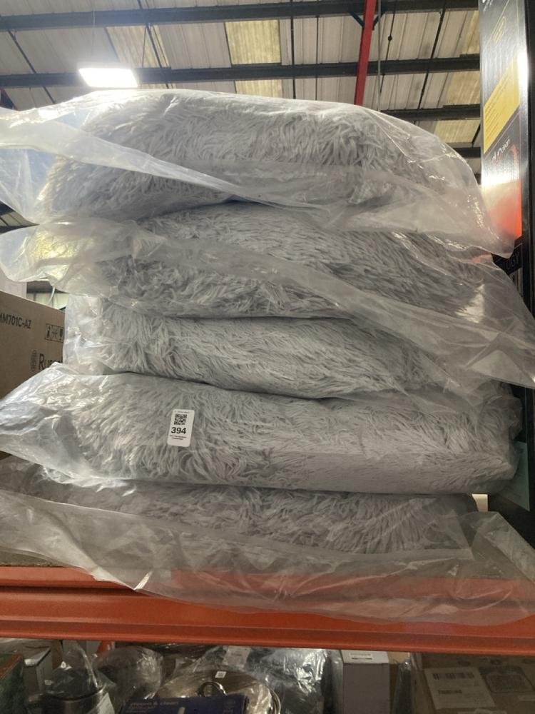 Lot 394  
            Chesterfield SR47 - Parcel Delivery Only 

                
5 X GONICVIN DONUT DOG BED (LOCATION: B3)