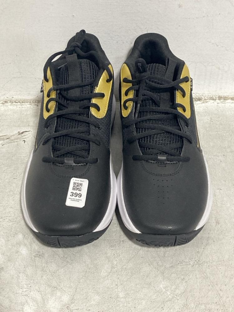 Lot 399  
            Chesterfield SR47 - Parcel Delivery Only 

                
UNDER ARMOUR LOCKDOWN 7 TRAINERS IN BLACK/GOLD SIZE 13 (LOCATION: B3)