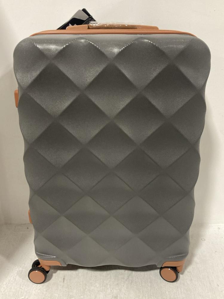 Lot 468  
            Chesterfield SR47 - Parcel Delivery Only 

                
BRITISH TRAVELLER 24" SUITCASE IN GREY/BROWN (LOCATION: B6)