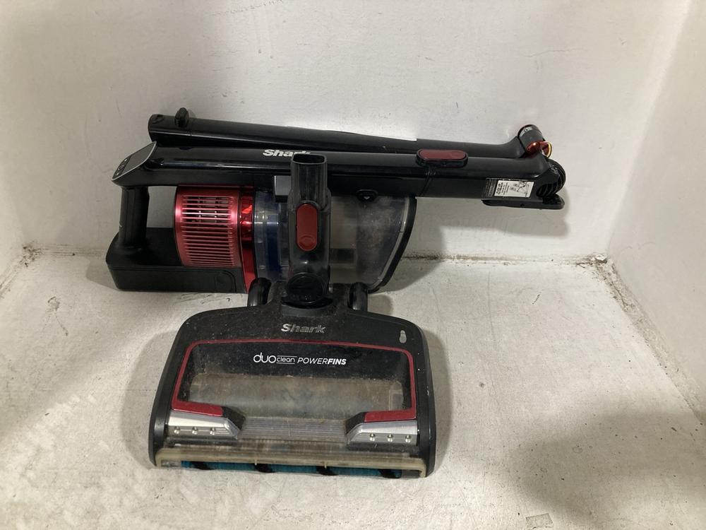 Lot 520  
            Chesterfield SR47 - Parcel Delivery Only 

                
SHARK STRATOS ANTI HAIR CORDLESS VACUUM CLEANER ORIGINAL RRP £430 - MODEL NO. IZ3...