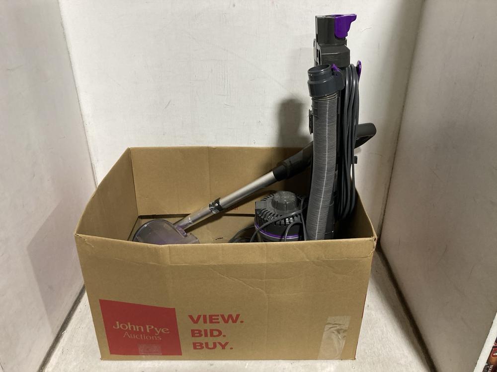 Lot 583  
            Chesterfield SR47 - Parcel Delivery Only 

                
VAX AIR STRETCH PET MAX UPRIGHT VACUUM CLEANER (LOCATION: B10)