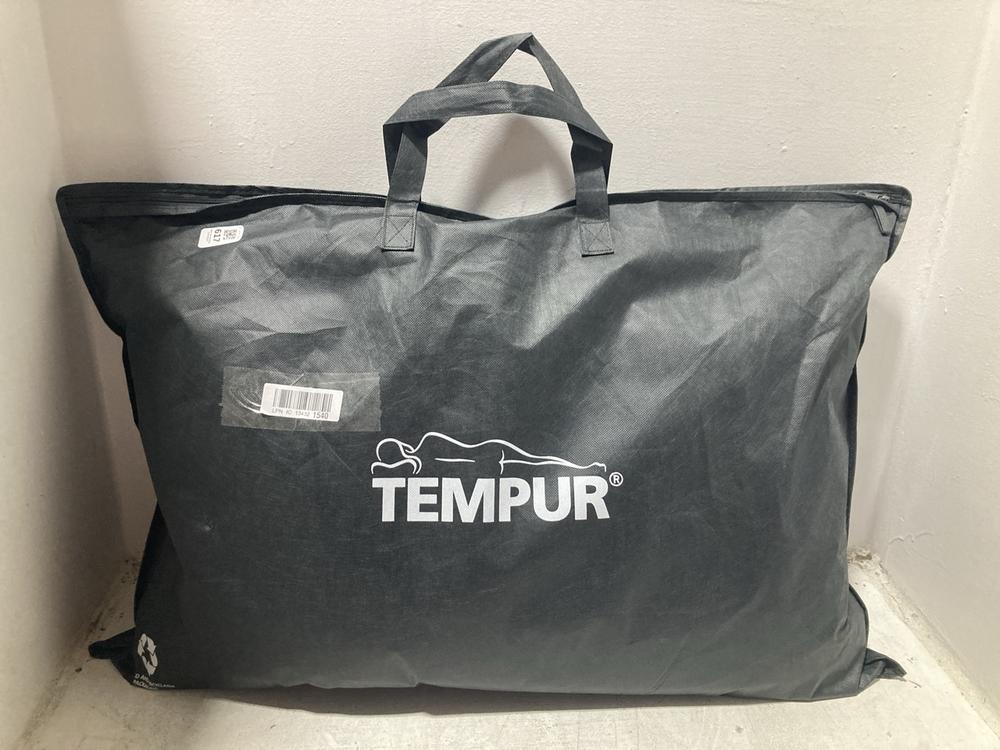 Lot 617  
            Chesterfield SR47 - Parcel Delivery Only 

                
TEMPUR CLOUD SOFT PILLOW ORIGINAL RRP £149 (LOCATION: C2)