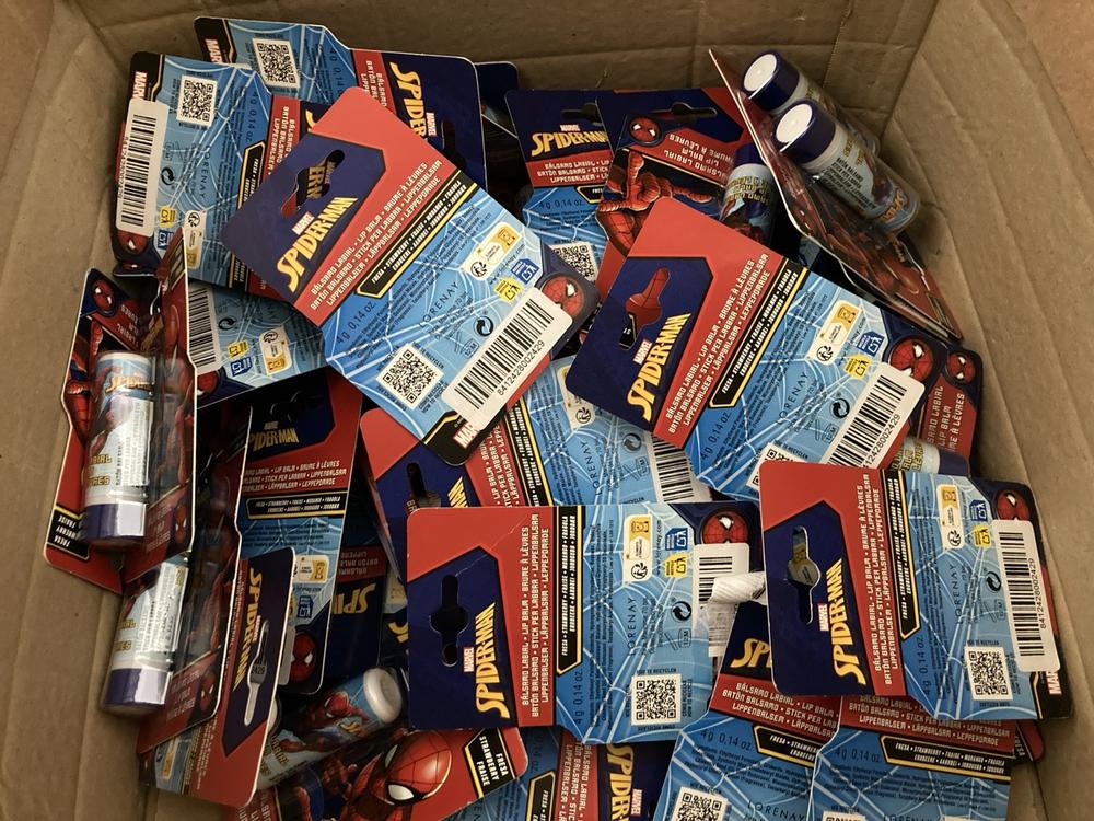 Lot 690  
            Chesterfield SR47 - Parcel Delivery Only 

                
APPROX 50 X MARVEL SPIDERMAN STRAWBERRY LIP BALM 4G (LOCATION: C4)