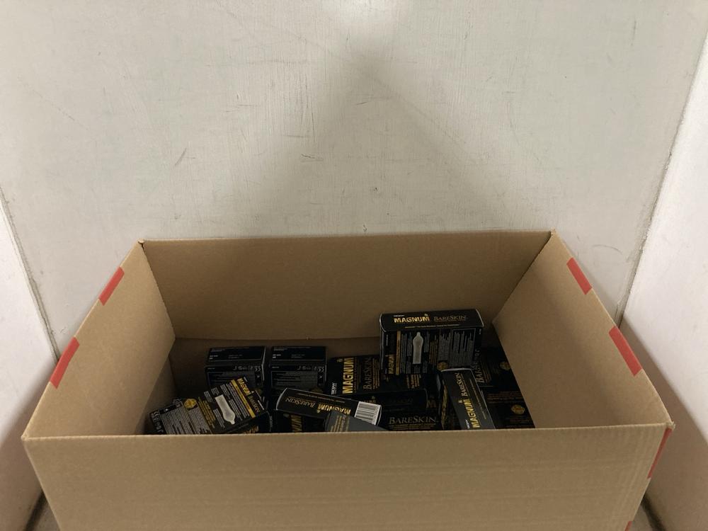 Lot 693  
            Chesterfield SR47 - Parcel Delivery Only 

                
28 X MAGNUM BARESKIN LARGE SIZE CONDOMS PACK OF 10 - EXP 01/01/27 (18+ ADULTS ONL...