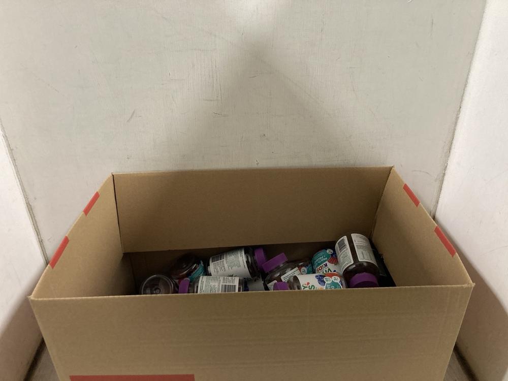 Lot 694  
            Chesterfield SR47 - Parcel Delivery Only 

                
34 X CHEWY VITES KIDS REAL FRUIT JUICE MULTIVIT PLUS PRO BIOTIC VITAMIN GUMMIES T...