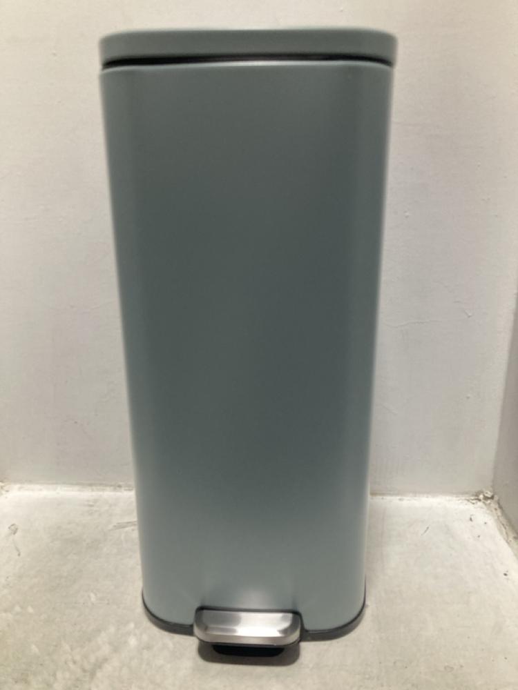 Lot 710  
            Chesterfield SR47 - Parcel Delivery Only 

                
JOHN LEWIS ANYDAY 30L PEDAL BIN - 82271803 (LOCATION: C5)