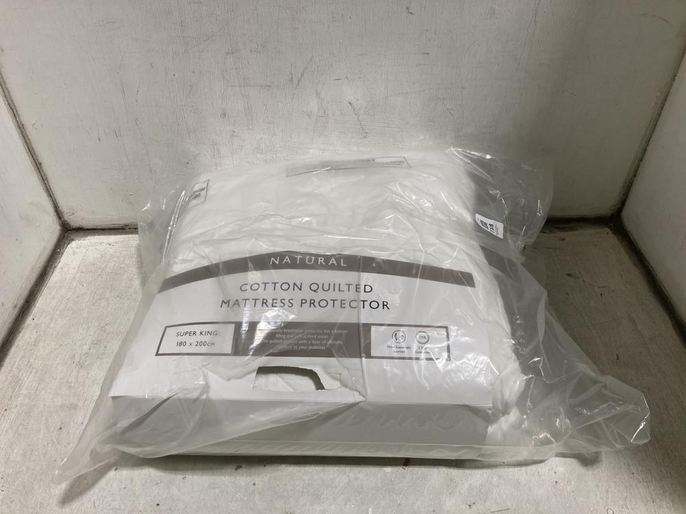 Lot 718  
            Chesterfield SR47 - Parcel Delivery Only 

                
JOHN LEWIS COTTON QUILTED SUPER KING MATTRESS PROTECTOR - 60757306 (LOCATION: C6)