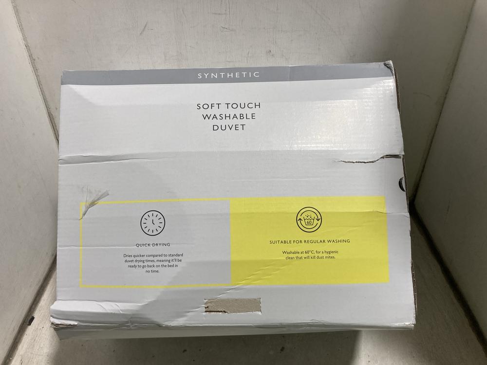 Lot 740  
            Chesterfield SR47 - Parcel Delivery Only 

                
JOHN LEWIS SOFT TOUCH WASHABLE KINGSIZE 4.5 PLUS 9 DUVET - 60271015 (LOCATION: C6)