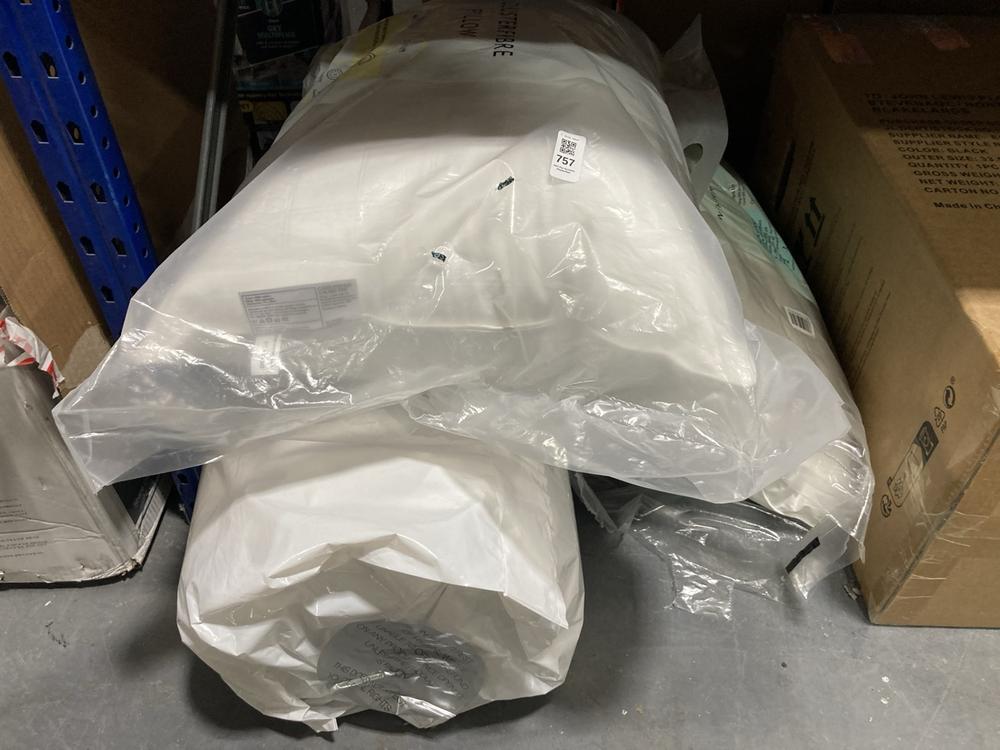 Lot 757  
            Chesterfield SR47 - Parcel Delivery Only 

                
3 X ASSORTED JOHN LEWIS BEDDING ITEMS TO INCLUDE CLUSTERFIBRE FIRM PILLOW - 60832...