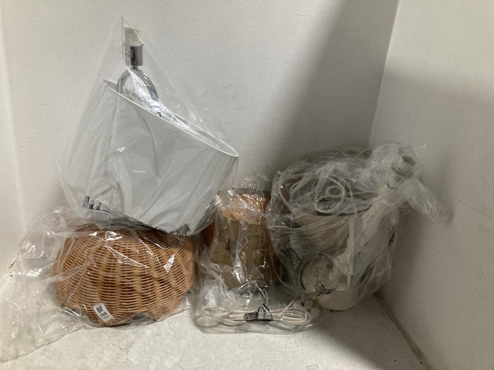 Lot 765  
            Chesterfield SR47 - Parcel Delivery Only 

                
5 X ASSORTED LAMPSHADE ITEMS TO INCLUDE JOHN LEWIS TOM TABLE LAMP - 70670101 (LOC...