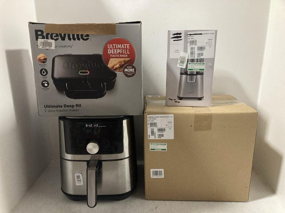 Lot 784  
            Chesterfield SR47 - Parcel Delivery Only 

                
4 X ASSORTED KITCHEN APPLIANCES TO INCLUDE BREVILLE ULTIMATE DEEP FILL TWO SLICE ...