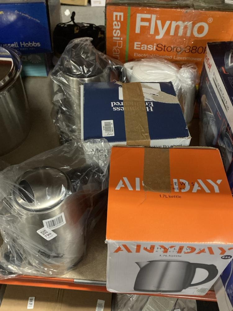 Lot 790  
            Chesterfield SR47 - Parcel Delivery Only 

                
5 X ASSORTED KETTLES TO INCLUDE MORPHY RICHARDS 1.7L MOTIVE BRUSHED KETTLE - 8555...