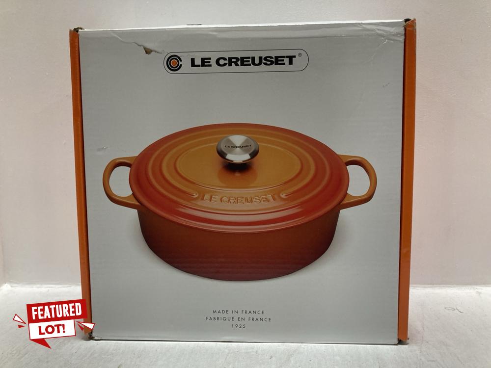 Lot 7  
            Chesterfield SR47 - Parcel Delivery Only 

                
LE CREUSET 33CM SIGNATURE OVAL CASSEROLE DISH ORIGINAL RRP £425 (LOCATION: D7)