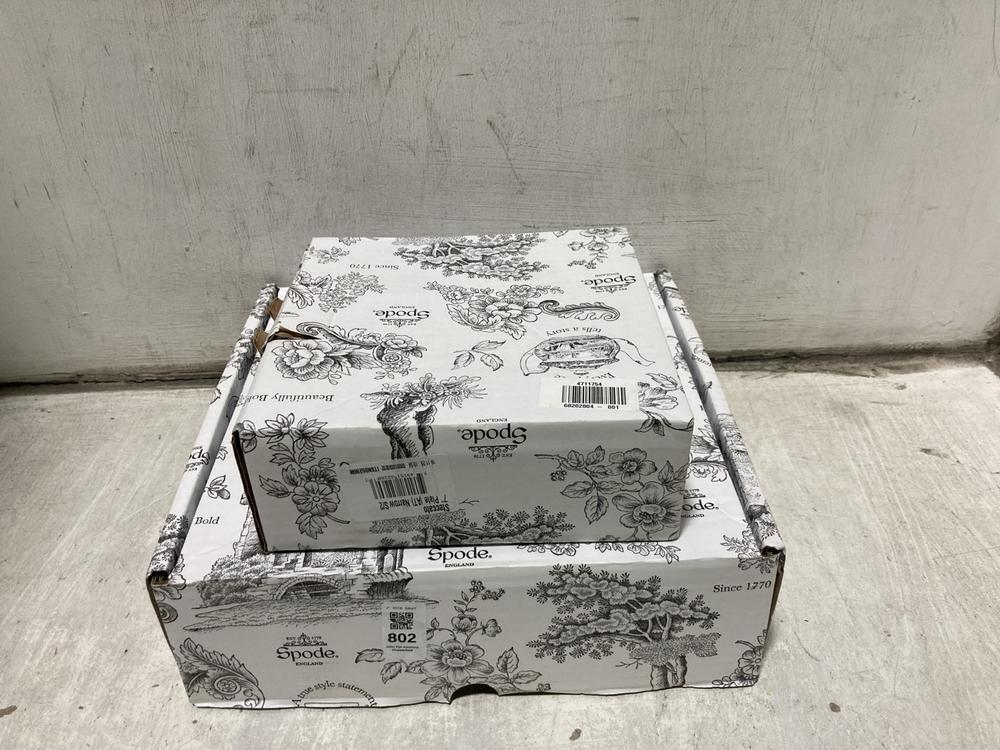 Lot 802  
            Chesterfield SR47 - Parcel Delivery Only 

                
SPODE STECCATO NARROW 7" PLATE SET OF TWO TO INCLUDE SPODE STECCATO 11" PLATE SET...