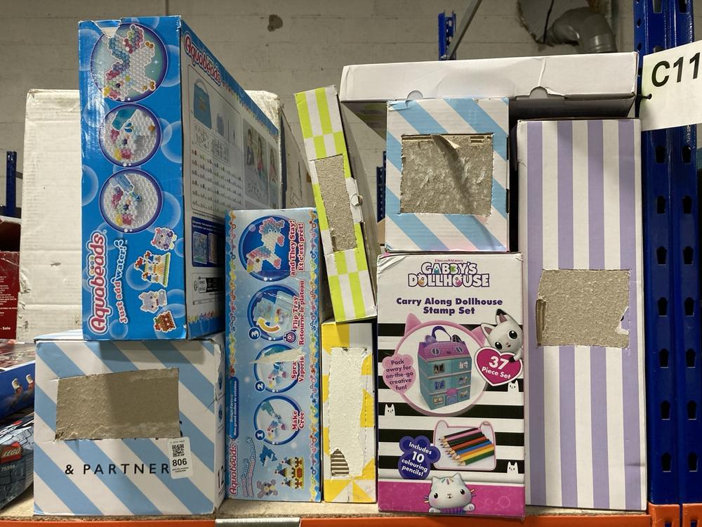 Lot 806  
            Chesterfield SR47 - Parcel Delivery Only 

                
9 X ASSORTED CHILDRENS TOYS TO INCLUDE AQUABEADS DESIGNERS CARRY CASE - 75141911 ...