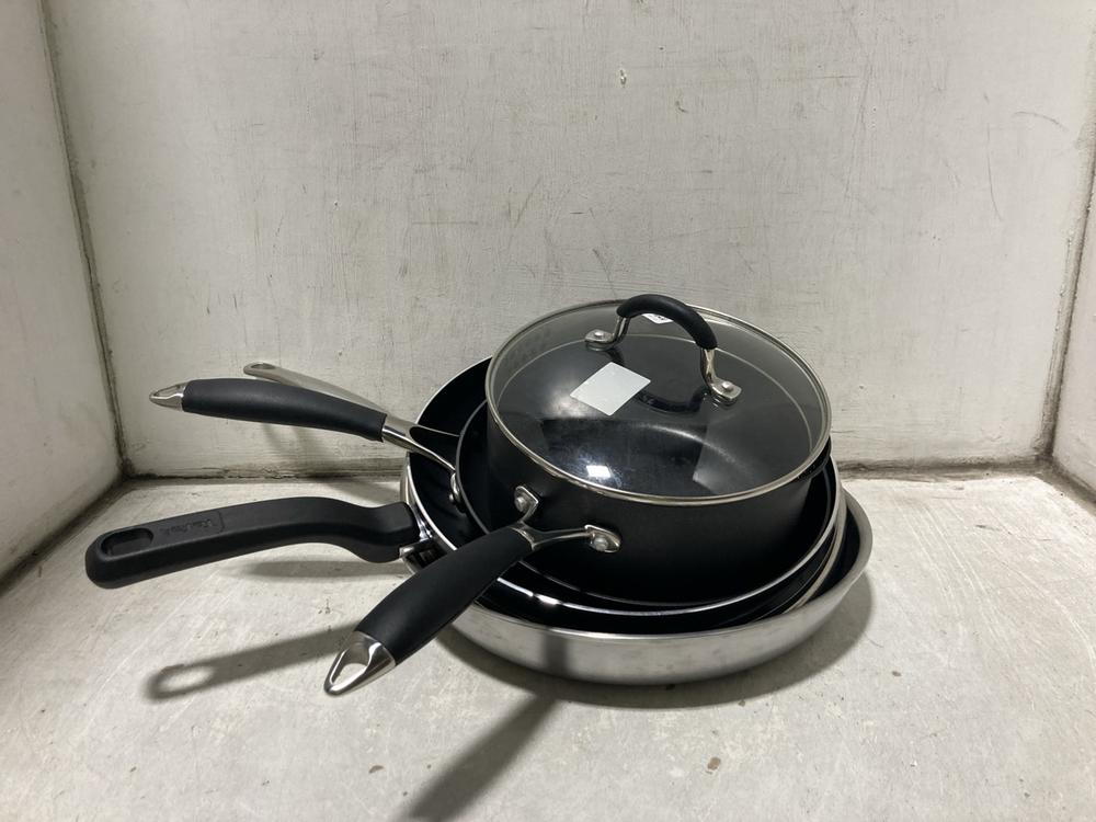 Lot 809  
            Chesterfield SR47 - Parcel Delivery Only 

                
4 X ASSORTED COOKWARE ITEMS TO INCLUDE TEFAL FRYING PAN - 01294140 (LOCATION: C10)