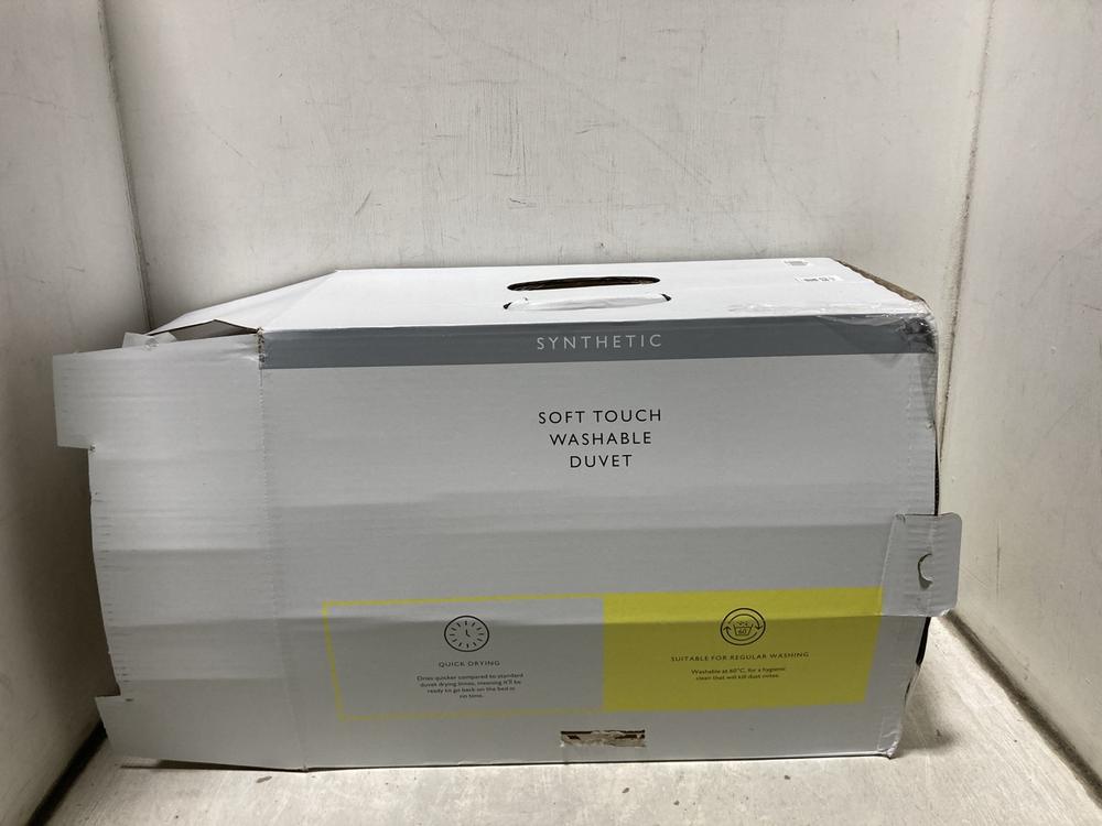 Lot 813  
            Chesterfield SR47 - Parcel Delivery Only 

                
JOHN LEWIS SOFT TOUCH WASHABLE SUPER KINGSIZE 10.5 TOG DUVET - 60262016 (LOCATION...