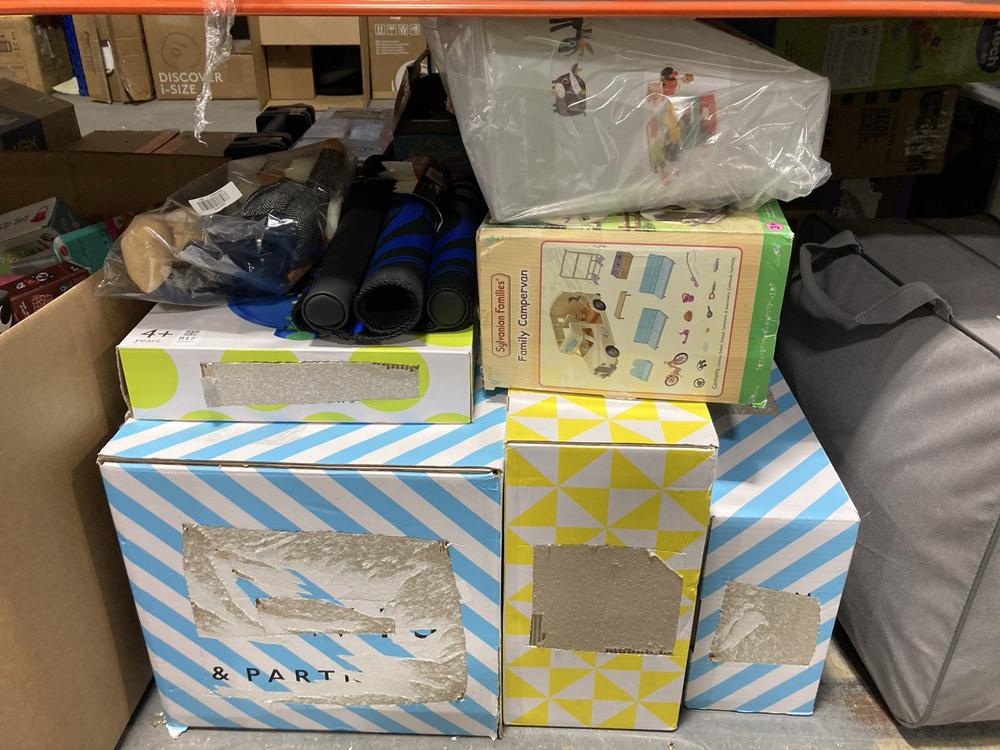 Lot 817  
            Chesterfield SR47 - Parcel Delivery Only 

                
9 X ASSORTED CHILDRENS ITEMS TO INCLUDE SYLVANIAN FAMILIES FAMILY CAMPERVAN - 306...
