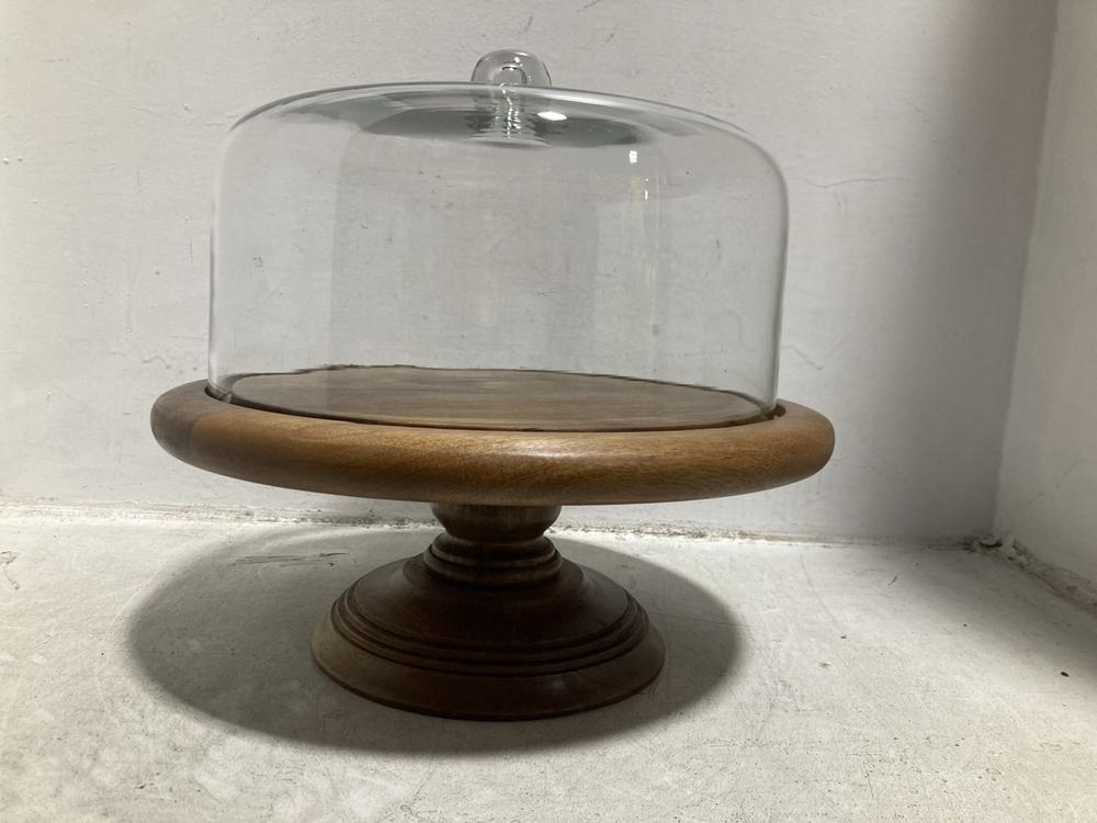 Lot 822  
            Chesterfield SR47 - Parcel Delivery Only 

                
SANDERSON WOODEN CAKE STAND WITH DOME LID - 62129601 (LOCATION: C11)