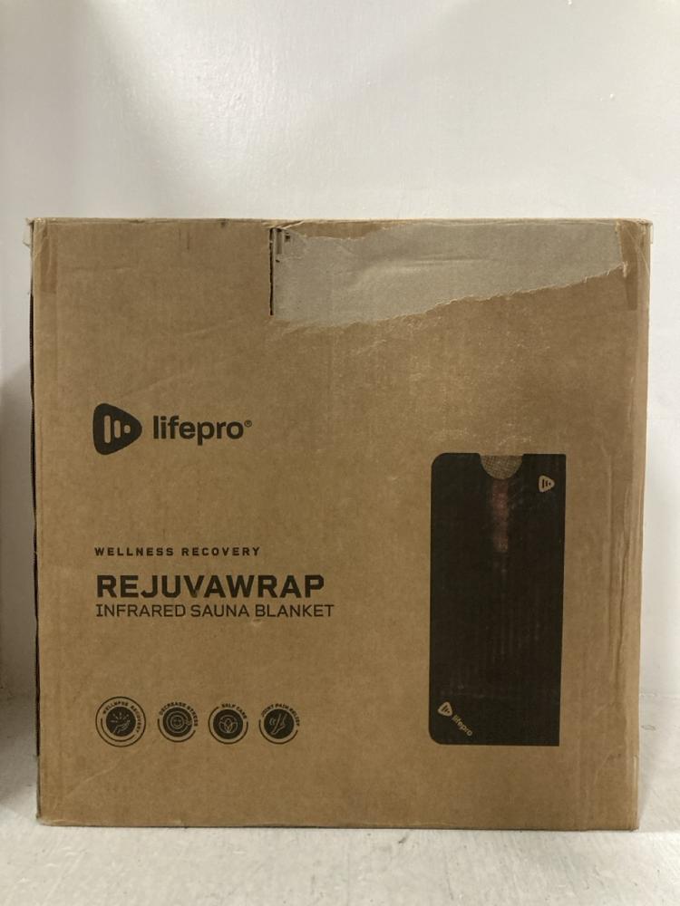 Lot 984  
            Chesterfield SR47 - Parcel Delivery Only 

                
LIFEPRO REJUVAWRAP INFRARED SAUNA BLANKET ORIGINAL RRP £316 (LOCATION: D4)