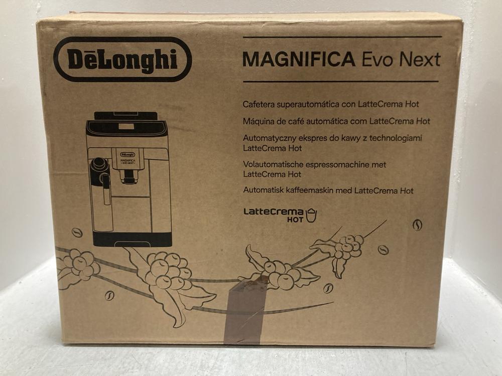 Lot 9  
            Chesterfield SR47 - Parcel Delivery Only 

                
DELONGHI MAGNIFICA EVO NEXT COFFEE MACHINE ORIGINAL RRP £600 (LOCATION: D7)