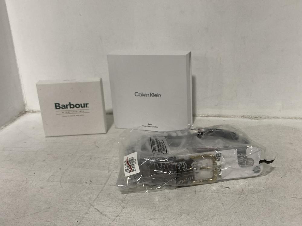 Lot 10  
            Chesterfield SR46 - Parcel Delivery Only 

                
3 X ASSORTED ADULTS BRANDED CLOTHING TO INCLUDE BARBOUR COLWELL WALLET IN BLACK -...