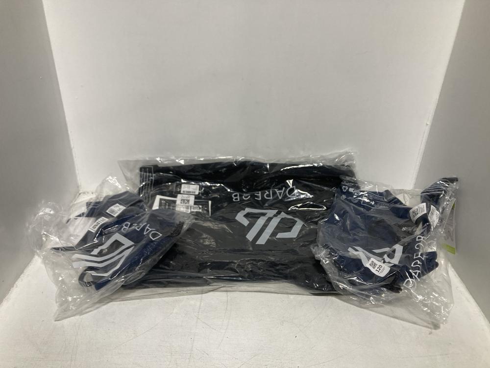 Lot 120  
            Chesterfield SR46 - Parcel Delivery Only 

                
3 X ASSORTED DARE2B ADULTS SPORTS CLOTHING TO INCLUDE DARE2B REVIVED BRA IN NAVY ...