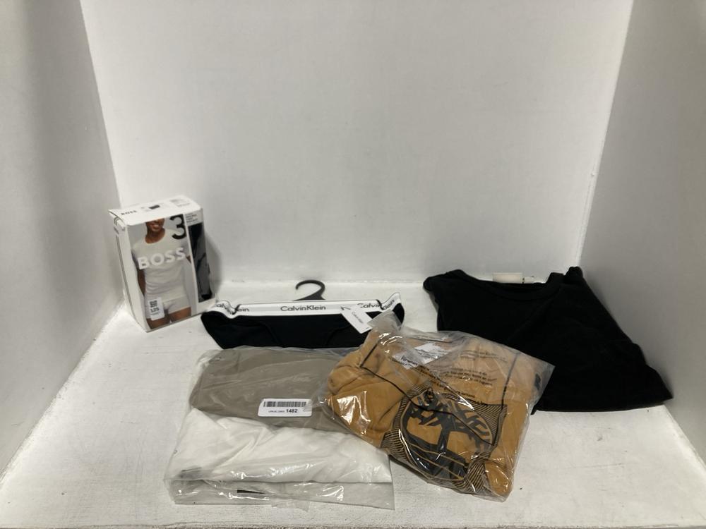 Lot 125  
            Chesterfield SR46 - Parcel Delivery Only 

                
5 X ASSORTED ADULTS BRANDED CLOTHING TO INCLUDE BOSS CLASSIC CREW NECK REGULAR FI...