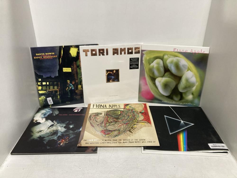 Lot 134  
            Chesterfield SR46 - Parcel Delivery Only 

                
6 X ASSORTED VINYLS TO INCLUDE DAVID BOWIE THE RISE & FALL OF ZIGGY STARDUST VINY...