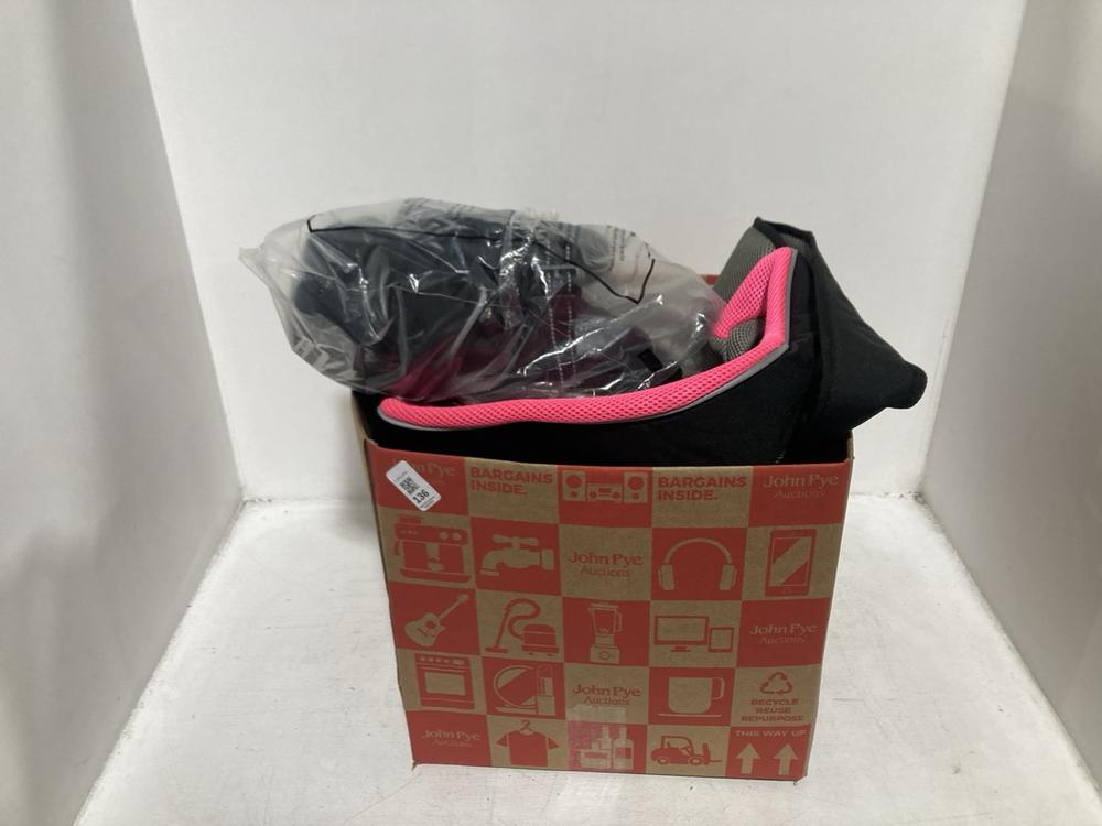Lot 136  
            Chesterfield SR46 - Parcel Delivery Only 

                
QTY OF ASSORTED PET ITEMS TO INCLUDE DOGOPAL WATERPROOF COAT IN BLACK & GREY - UK...