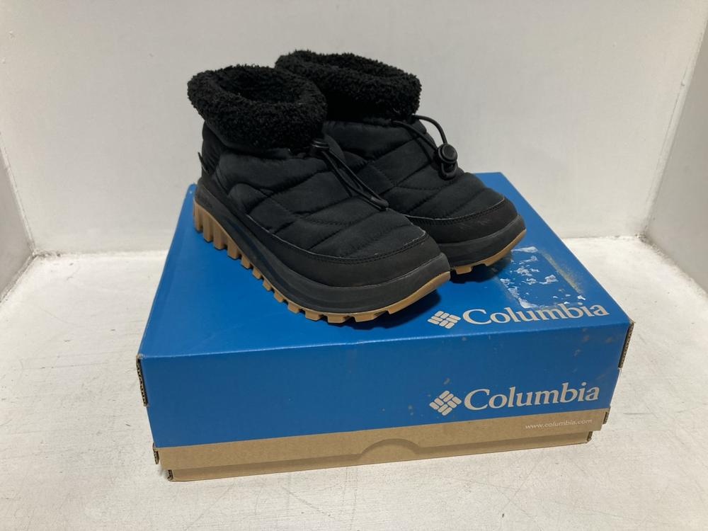 Lot 150  
            Chesterfield SR46 - Parcel Delivery Only 

                
COLUMBIA SNOWTREK SHORTY BOOTS IN BLACK - UK SIZE 6 (LOCATION: F2)