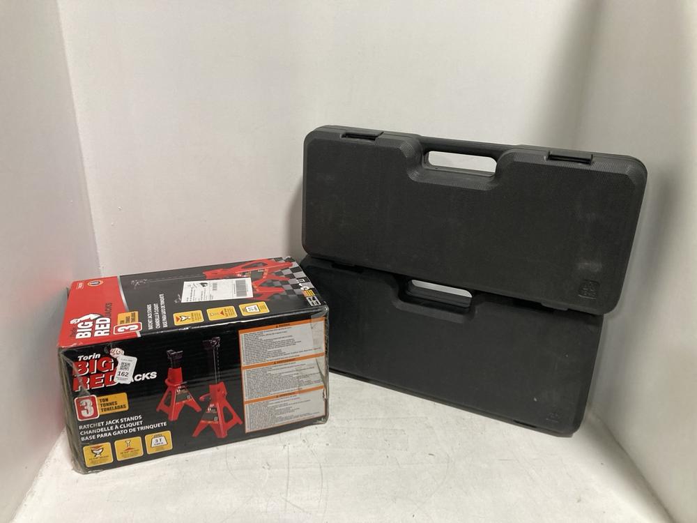 Lot 162  
            Chesterfield SR46 - Parcel Delivery Only 

                
3 X ASSORTED TOOLS TO INCLUDE TORIN BIG RED JACKS RATCHET JACK STANDS (LOCATION: F2)