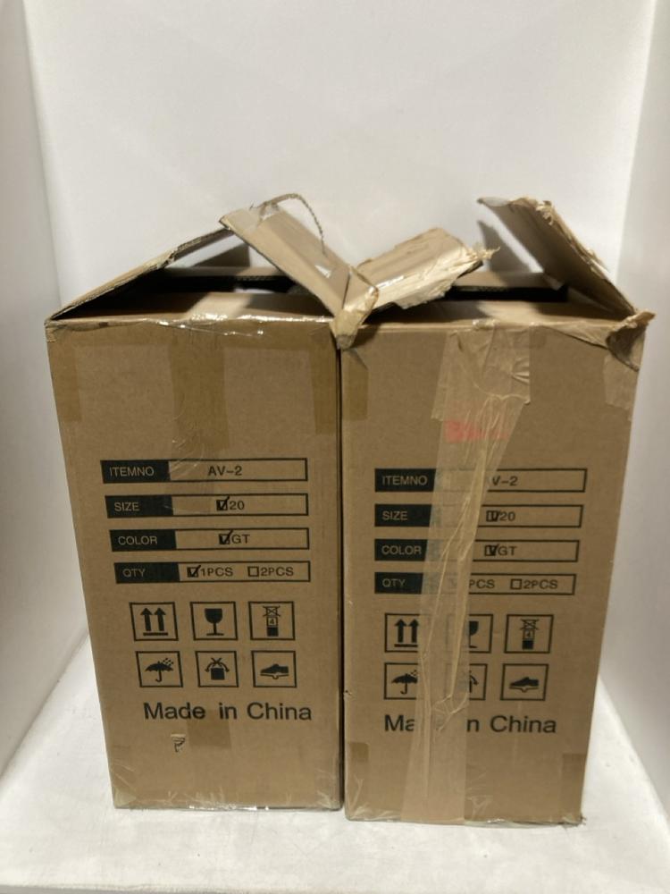 Lot 174  
            Chesterfield SR46 - Parcel Delivery Only 

                
2 X LUGGEX HARD-SHELL MEDIUM SPINNER SUITCASE IN SILVER (LOCATION: F2)