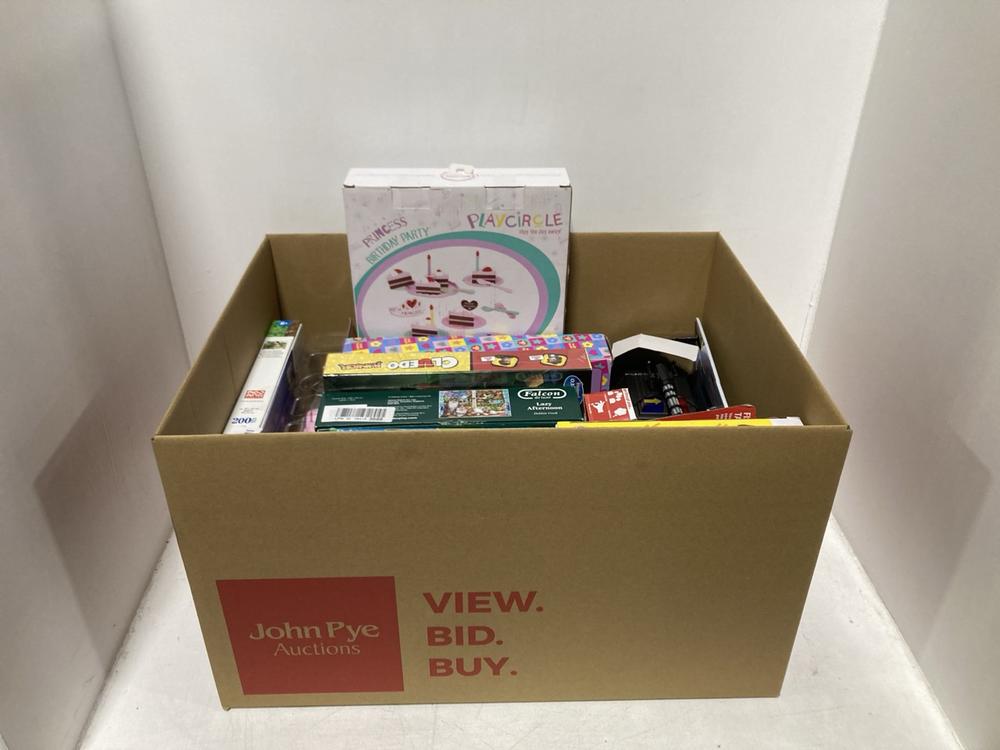 Lot 175  
            Chesterfield SR46 - Parcel Delivery Only 

                
QTY OF ASSORTED KIDS TOYS TO INCLUDE POLLY POCKET 2-IN-1 SLOTH FAMILY & COMPACT P...