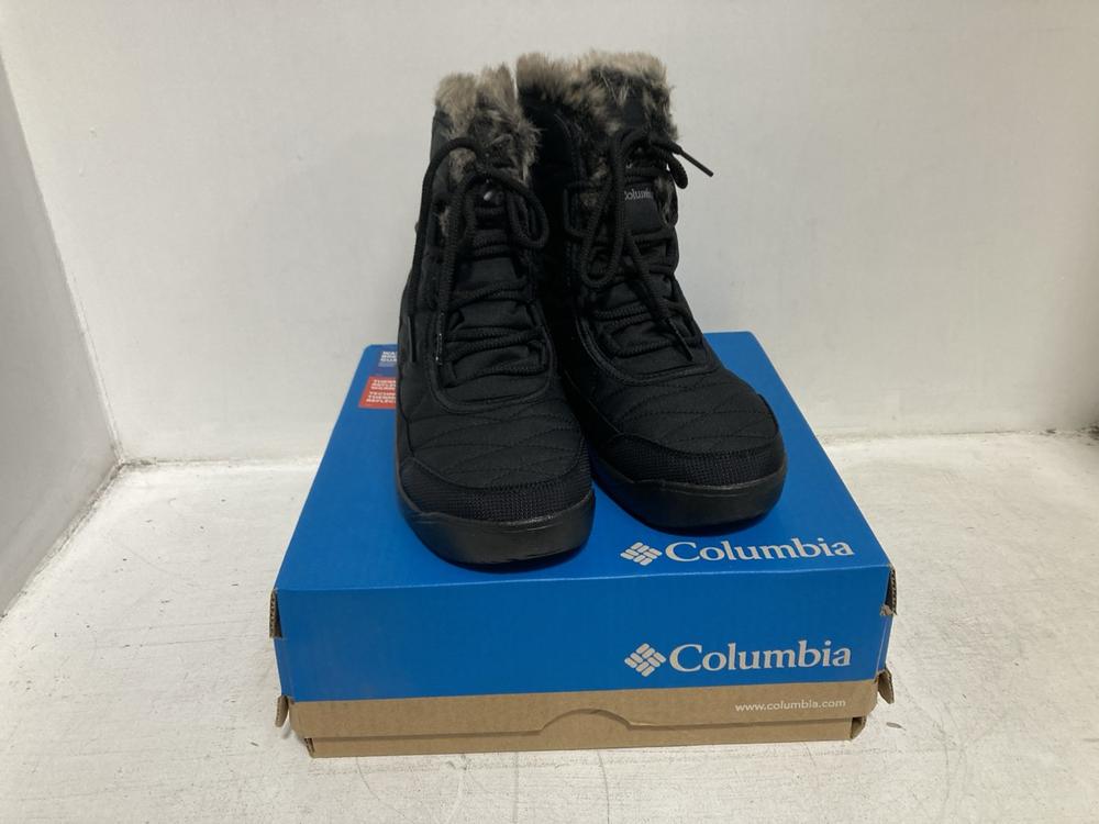 Lot 181  
            Chesterfield SR46 - Parcel Delivery Only 

                
COLUMBIA MINX SHORTY II WOMENS BOOTS IN BLACK - UK SIZE 5 (LOCATION: F3)