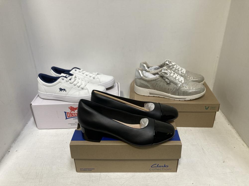 Lot 215  
            Chesterfield SR46 - Parcel Delivery Only 

                
3 X ASSORTED ADULTS SHOES TO INCLUDE LONSDALE NEWSHAM SHOES IN WHITE & NAVY - UK ...