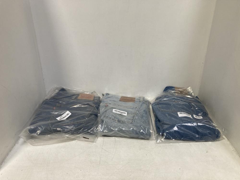 Lot 222  
            Chesterfield SR46 - Parcel Delivery Only 

                
3 X ASSORTED ADULTS LEVIS JEANS TO INCLUDE LEVIS PREMIUM BAGGY DAD JEANS IN BLUE ...