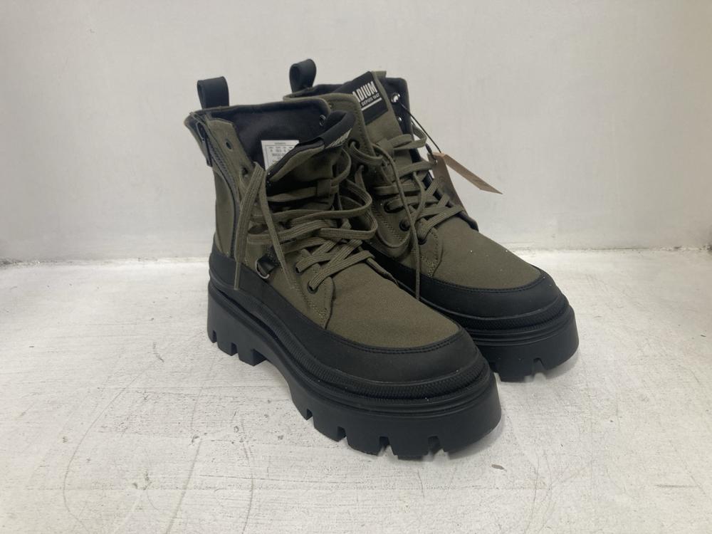 Lot 224  
            Chesterfield SR46 - Parcel Delivery Only 

                
PALLADIUM LACE-UP PLATFORM BOOTS IN KHAKI - UK SIZE 6 (LOCATION: F4)