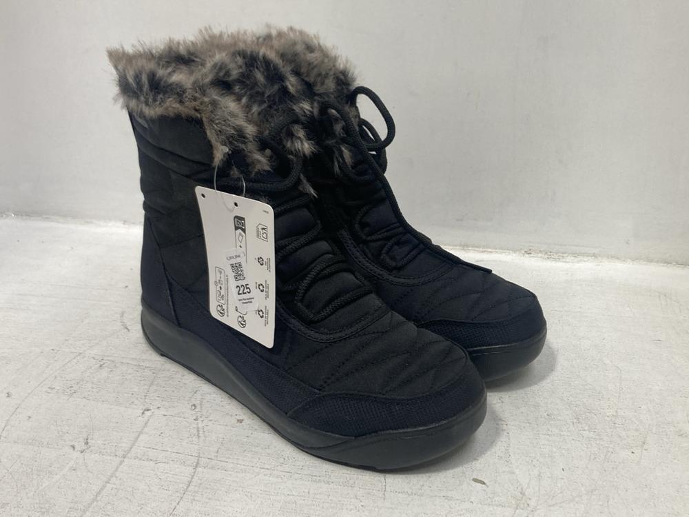 Lot 225  
            Chesterfield SR46 - Parcel Delivery Only 

                
COLUMBIA ADAPTRA FUR-LINED WATERPROOF BOOTS IN BLACK - UK SIZE 6.5 (LOCATION: F4)