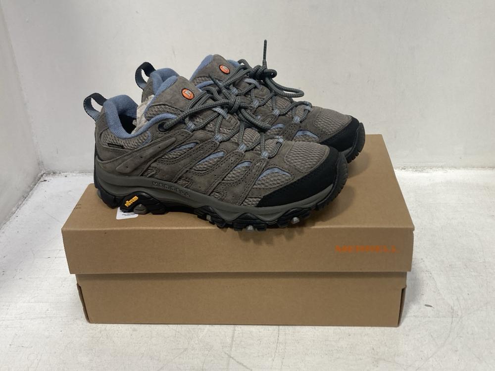 Lot 235  
            Chesterfield SR46 - Parcel Delivery Only 

                
MERRELL MOAB 3 MID GTX SHOES IN GREY - UK SIZE 6 - ORIGINAL RRP £119 (LOCATION: F4)