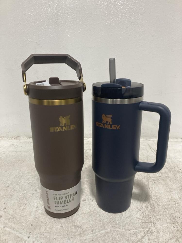 Lot 23  
            Chesterfield SR46 - Parcel Delivery Only 

                
STANLEY 30 OZ FLIP STRAW TUMBLER IN BROWN TO INCLUDE STANLEY 30 OZ QUENCHER H2.0 ...