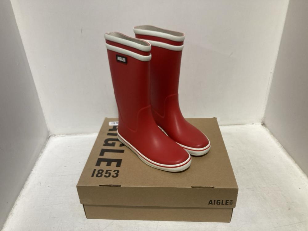 Lot 256  
            Chesterfield SR46 - Parcel Delivery Only 

                
AIGLE MALOUINE 2 WELLINGTON BOOTS IN RED - UK SIZE 4 (LOCATION: F4)