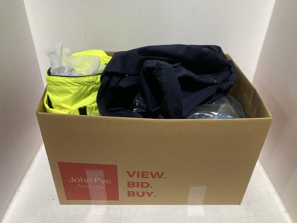 Lot 259  
            Chesterfield SR46 - Parcel Delivery Only 

                
QTY OF ASSORTED ADULTS WORKWEAR TO INCLUDE LEEP COOPER WORK TROUSERS IN NAVY - UK...