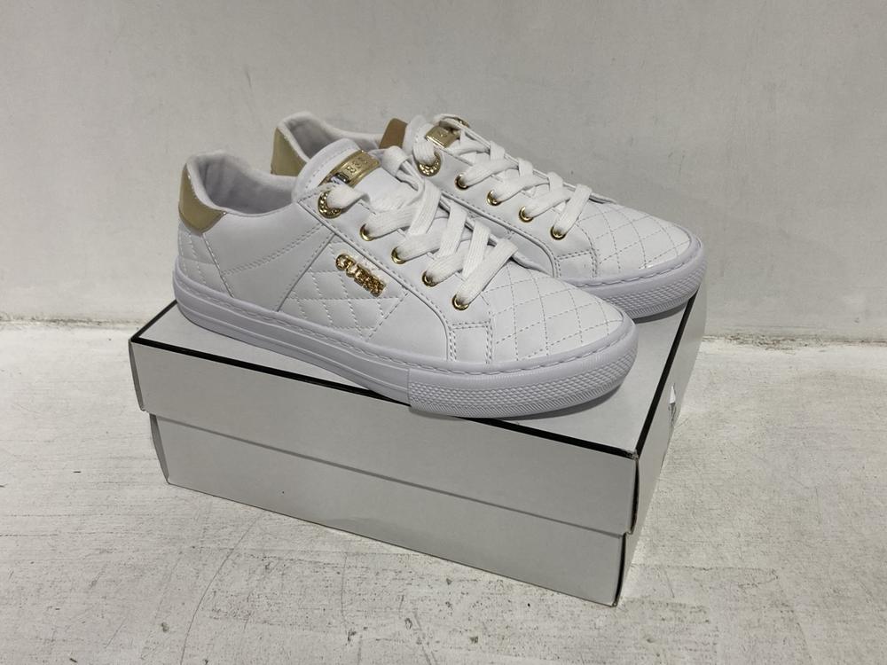 Lot 264  
            Chesterfield SR46 - Parcel Delivery Only 

                
GUESS LOVEN LACE-UP SNEAKERS IN WHITE - UK SIZE 7.5 (LOCATION: F5)