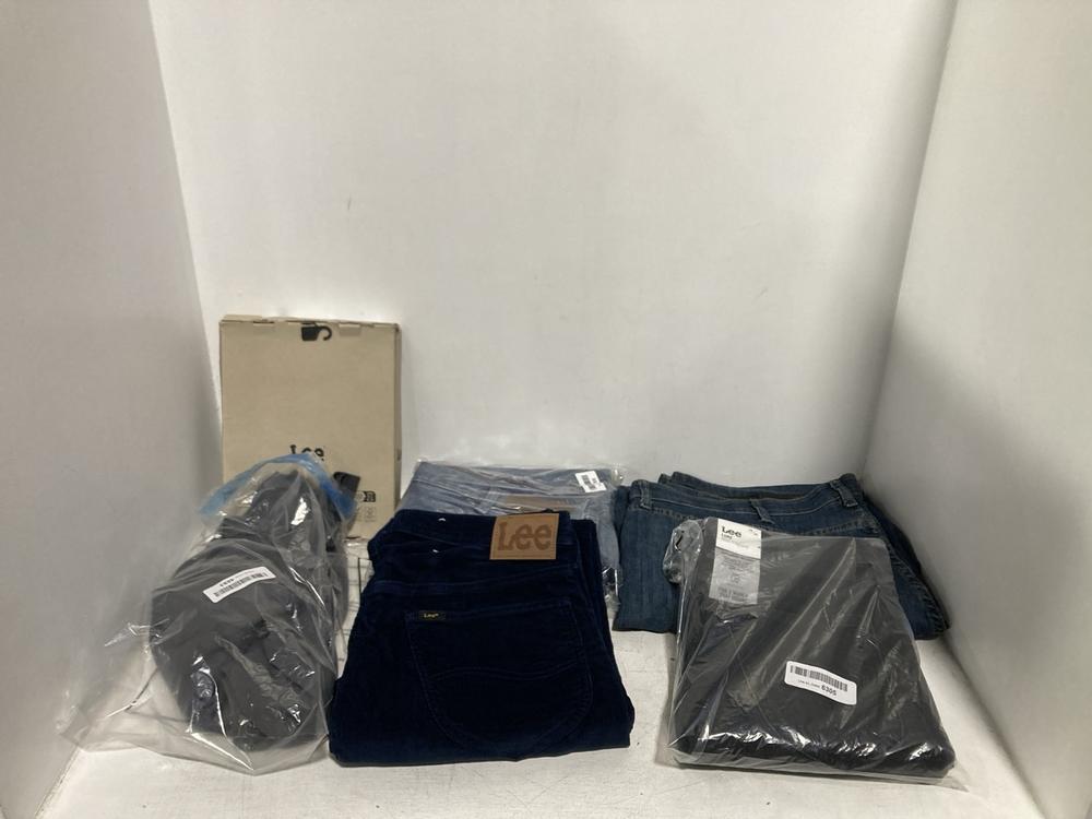 Lot 271  
            Chesterfield SR46 - Parcel Delivery Only 

                
6 X ASSORTED LEE COOPER CLOTHING TO INCLUDE LEE COOPER STRAIGHT LEG WRINKLE FREE ...