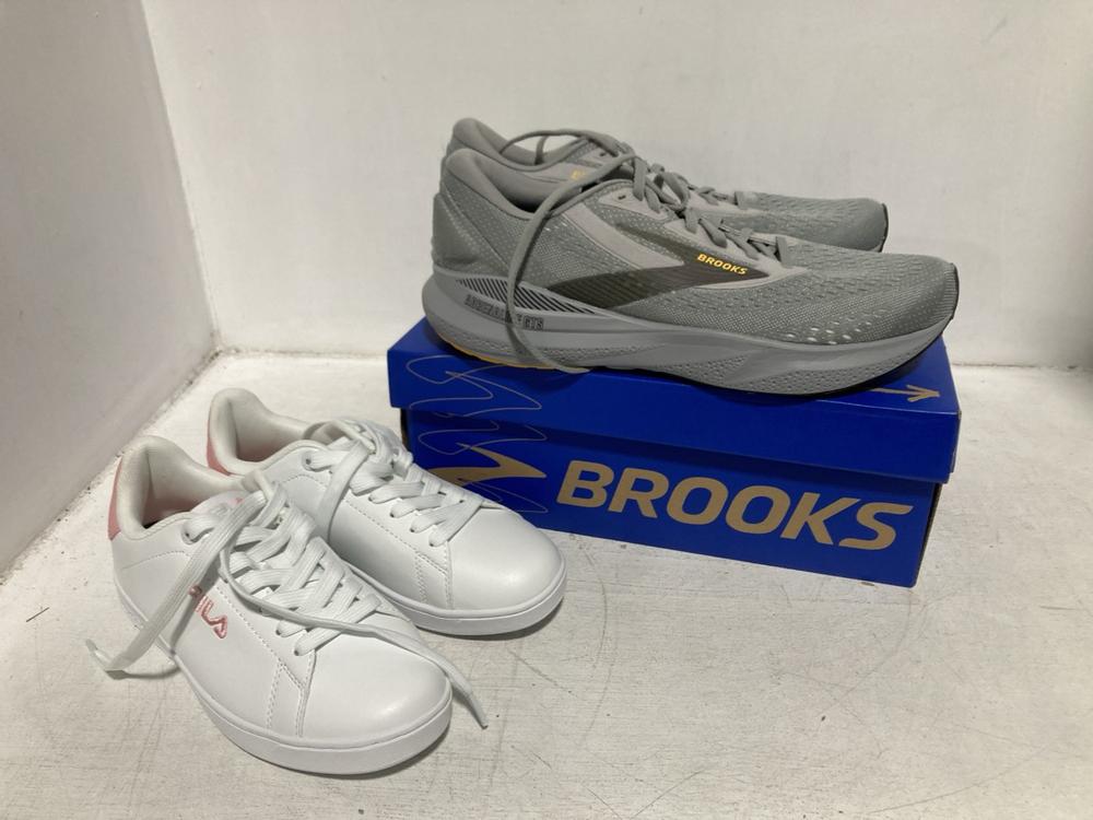 Lot 273  
            Chesterfield SR46 - Parcel Delivery Only 

                
BROOKS RUN & WALK SUPPORTS TRAINERS IN GREY - UK SIZE 10.5 TO INCLUDE FILA LACE-U...